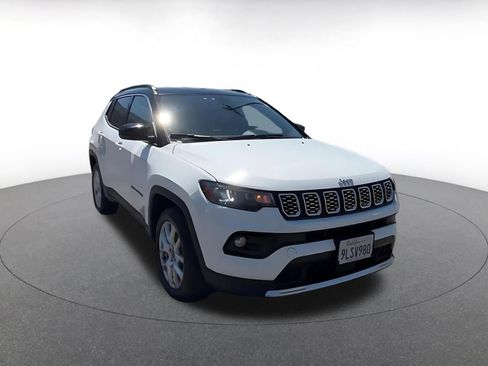 Used 2025 Jeep Compass Limited AWD/4WD image 3