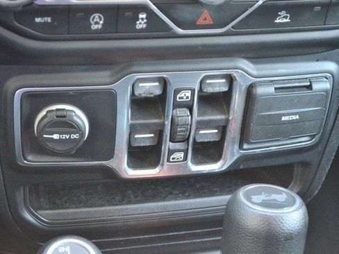 Used 2021 Jeep Wrangler Unlimited Sahara image 30