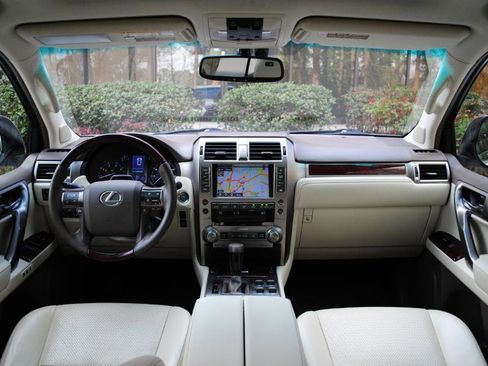 Used 2016 Lexus GX 460 Luxury image 2