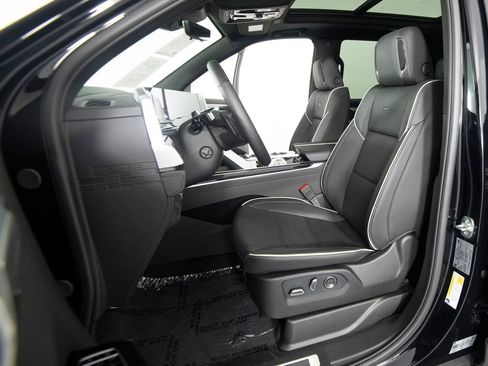 Used 2026 Cadillac Escalade Sport AWD/4WD image 38