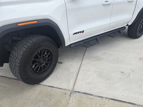 Used 2024 GMC Canyon AT4 AWD/4WD image 7