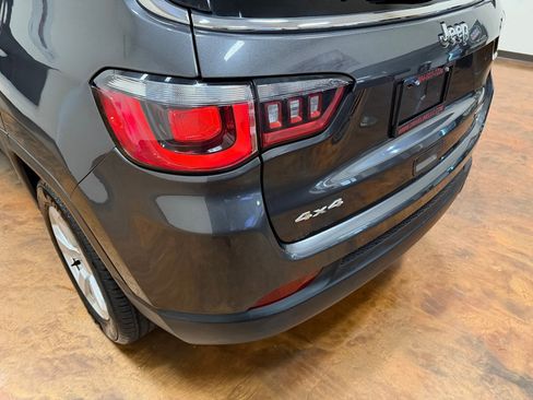 Used 2019 Jeep Compass Latitude w/ Cold Weather Group AWD/4WD image 39