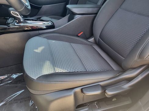 Used 2025 Chevrolet Trax LT w/ Driver Confidence Package FWD image 17