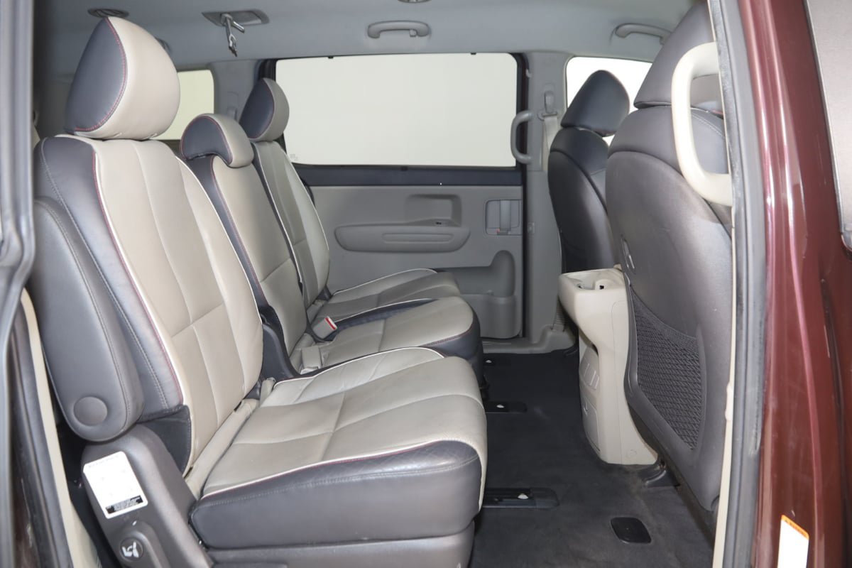 Used 2017 Kia Sedona LX w/ LX Essentials Premium Package FWD image 13