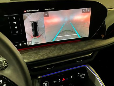 Used 2025 Audi Q5 Premium w/ Convenience Package image 4