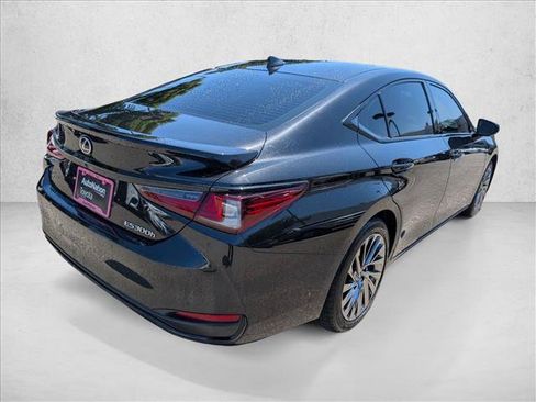 Used 2025 Lexus ES 300h w/ Accessory Package (Z1) FWD image 5