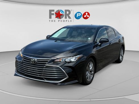 Used 2022 Toyota Avalon XLE FWD image 1