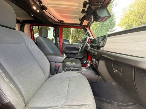 Used 2025 Jeep Gladiator Sport AWD/4WD image 8