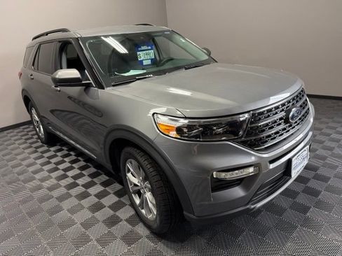 Used 2023 Ford Explorer XLT w/ Equipment Group 202A AWD/4WD image 2