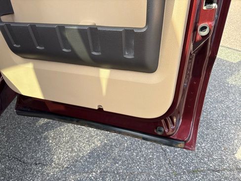 Used 2011 Ford F350 Lariat w/ Lariat Interior Pkg image 33