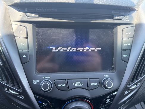 Used 2016 Hyundai Veloster Turbo FWD image 25