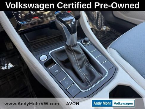 Used 2025 Volkswagen Jetta SE w/ Sunroof Package FWD image 25