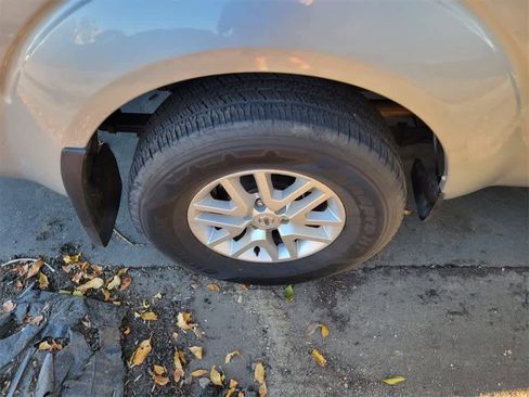 Used 2020 Nissan Frontier SV image 8