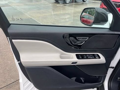Used 2026 Lincoln Aviator 2WD image 13