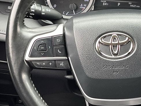 Used 2023 Toyota Highlander XLE FWD image 12
