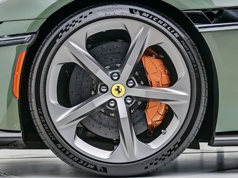 Used 2025 Ferrari 12Cilindri RWD image 32