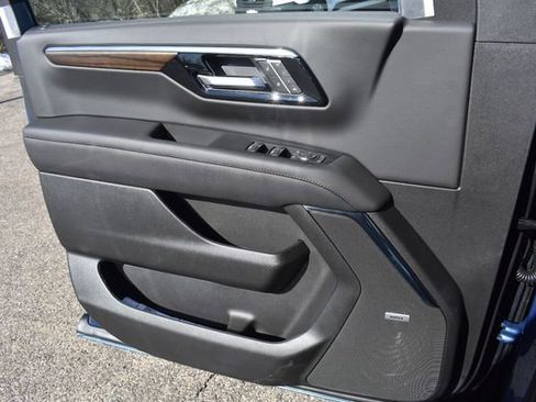 New 2026 Chevrolet Suburban High Country image 42