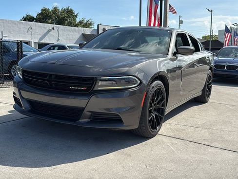 Used 2021 Dodge Charger SXT w/ Leather Interior Group RWD image 9