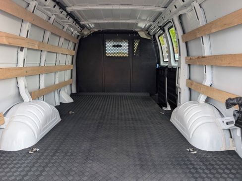 Used 2024 Chevrolet Express 2500 w/ Driver Convenience Package image 18