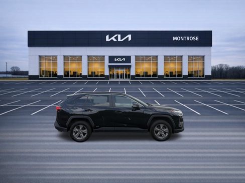 Used 2024 Toyota RAV4 XLE w/ Convenience Package AWD/4WD image 4