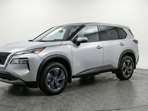 Used 2025 Nissan Rogue SV AWD/4WD image 2