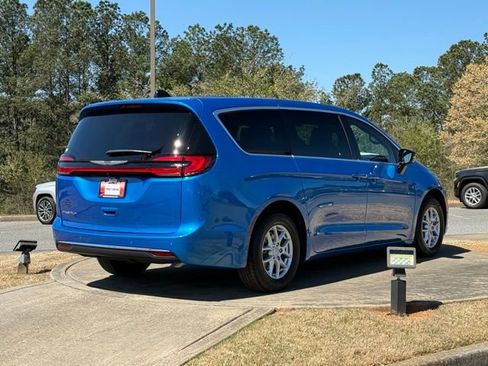 New 2026 Chrysler Pacifica Select FWD image 7