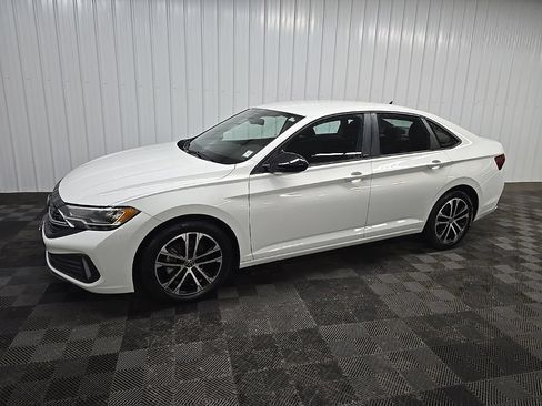 Used 2024 Volkswagen Jetta Sport FWD image 6
