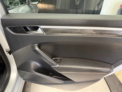 Used 2018 Volkswagen Passat 2.0T SE image 25