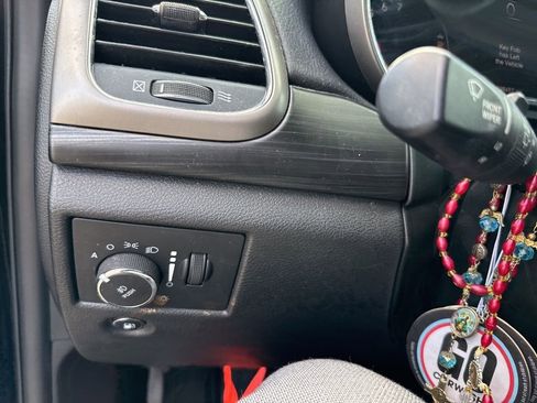 Used 2019 Jeep Grand Cherokee Altitude image 51