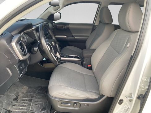 Used 2021 Toyota Tacoma SR5 RWD image 15