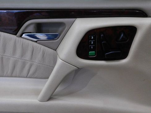 Used 1999 Mercedes-Benz E 320 4MATIC Sedan image 23