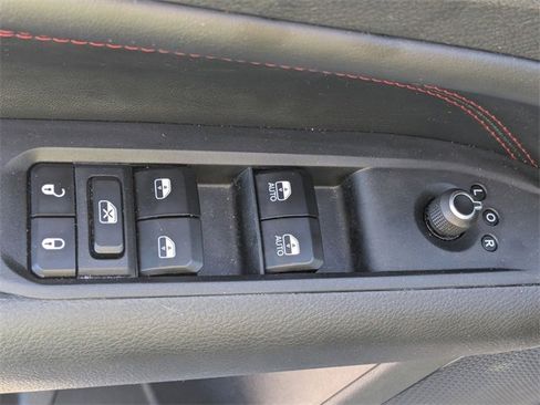 Used 2024 Jeep Compass Trailhawk image 12