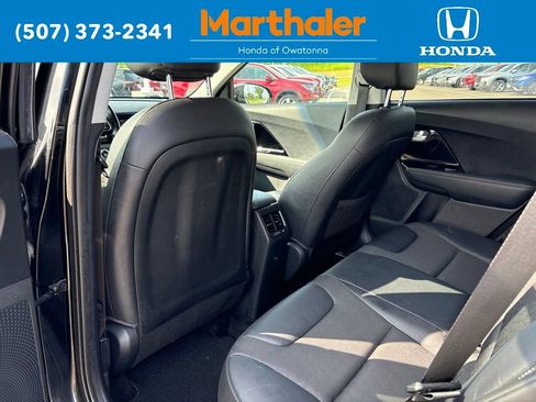 Used 2018 Kia Niro EX FWD image 14