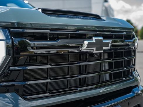 Used 2025 Chevrolet Silverado 2500 LTZ w/ LTZ Plus Package AWD/4WD image 13