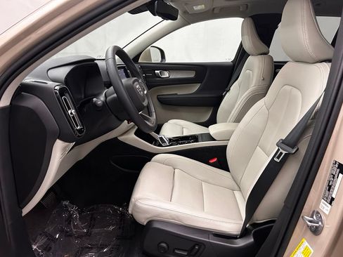 Used 2025 Volvo XC40 B5 Ultra AWD/4WD image 12