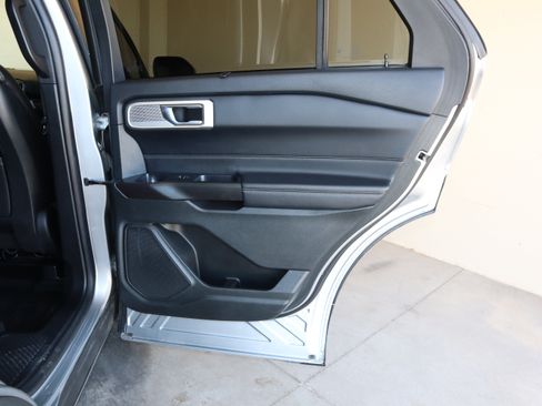 Certified 2020 Ford Explorer Limited w/ Class III Trailer Tow Package RWD image 46