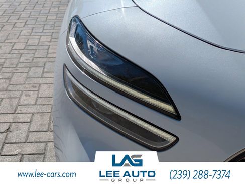 Used 2022 Genesis G70 2.0T image 8