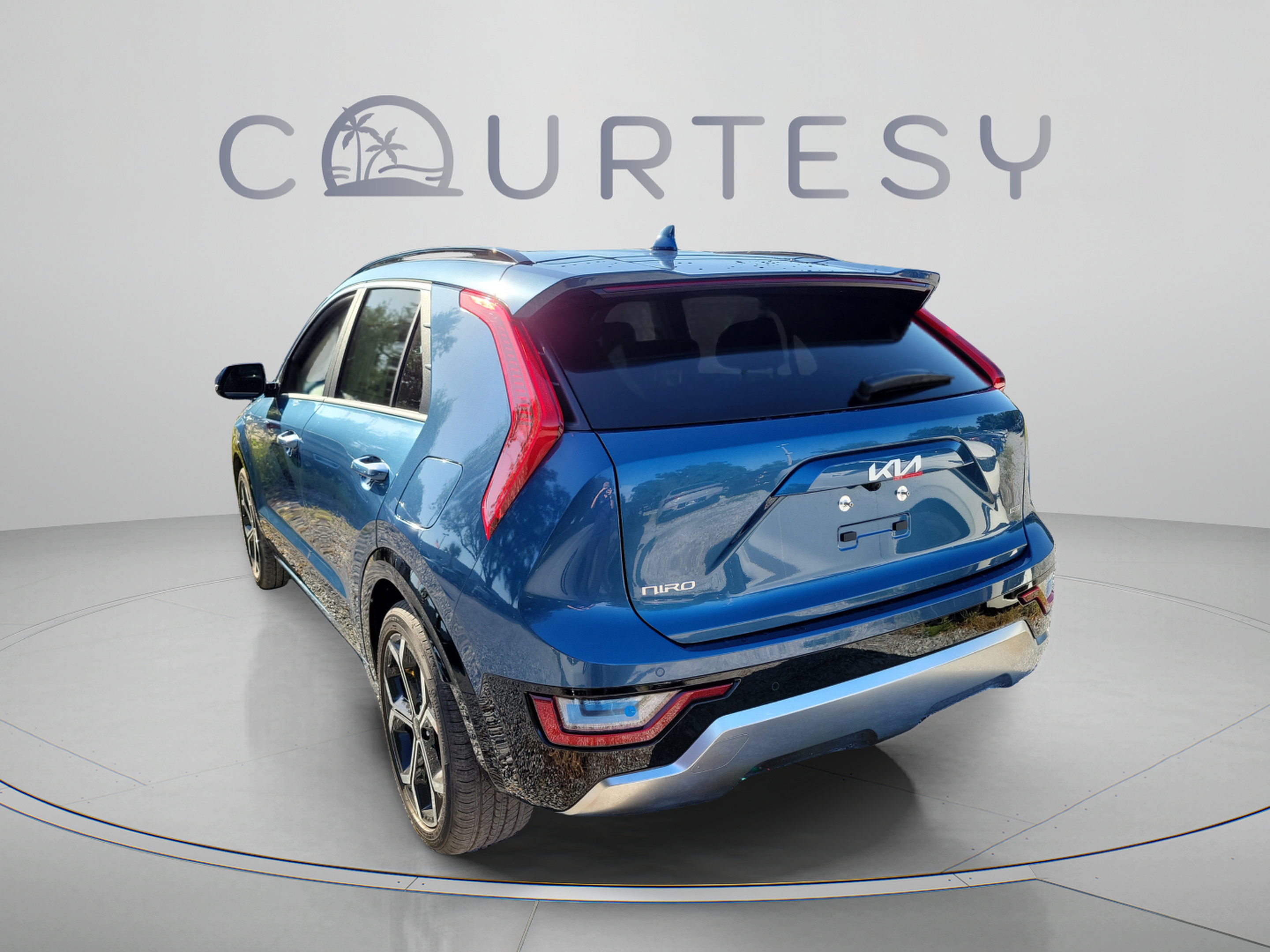 New 2026 Kia Niro SX Touring FWD image 2