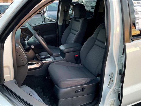 Used 2022 Nissan Frontier SV image 24