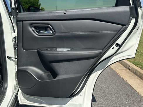 Certified 2025 Nissan Rogue SL w/ Tech Package AWD/4WD image 18