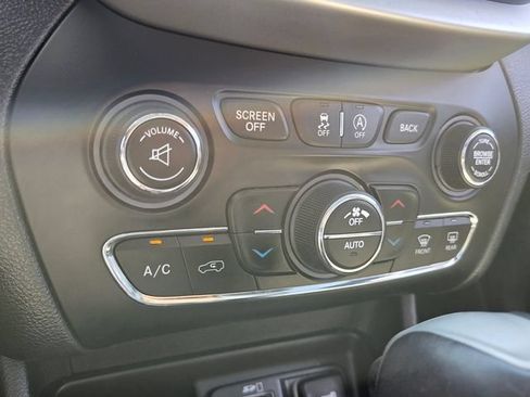 Used 2017 Jeep Cherokee Limited AWD/4WD image 27