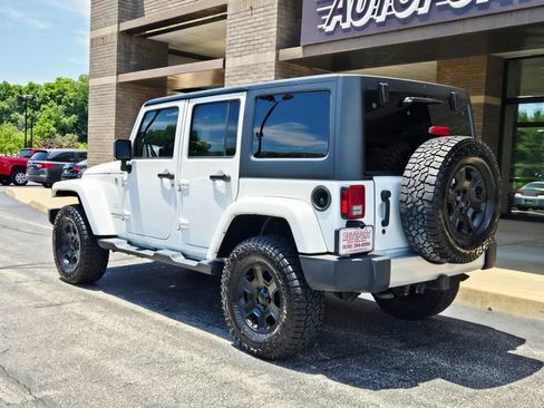 Used 2014 Jeep Wrangler Unlimited Sahara w/ Dual Top Group AWD/4WD image 8