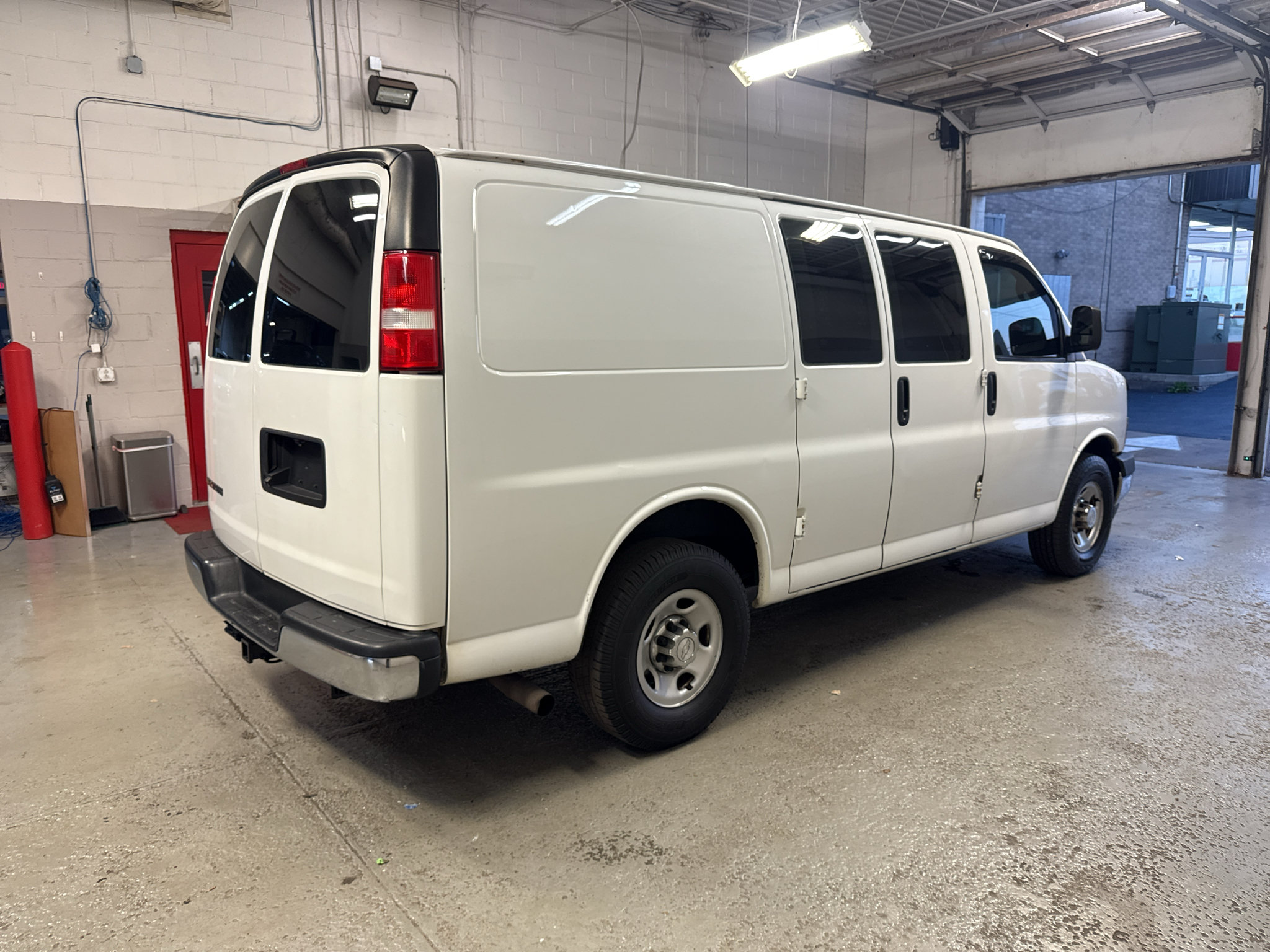 Used 2019 Chevrolet Express 2500 w/ Enhanced Convenience Package RWD image 8