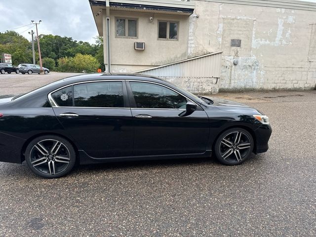 Used 2017 Honda Accord Sport image 31