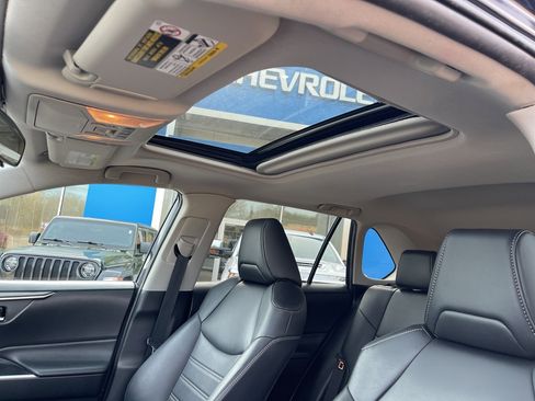 Used 2020 Toyota RAV4 XLE Premium image 22