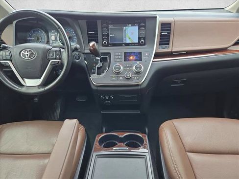 Used 2019 Toyota Sienna Limited FWD image 18