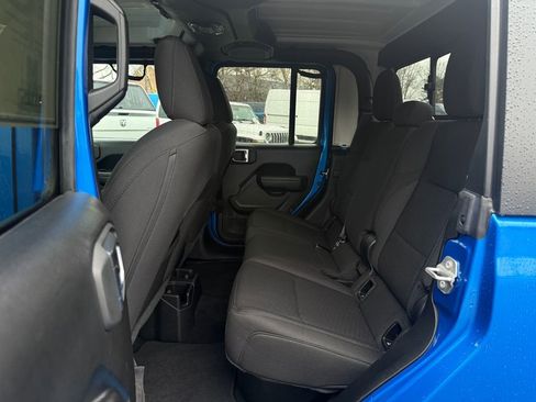 Used 2023 Jeep Gladiator Sport image 15