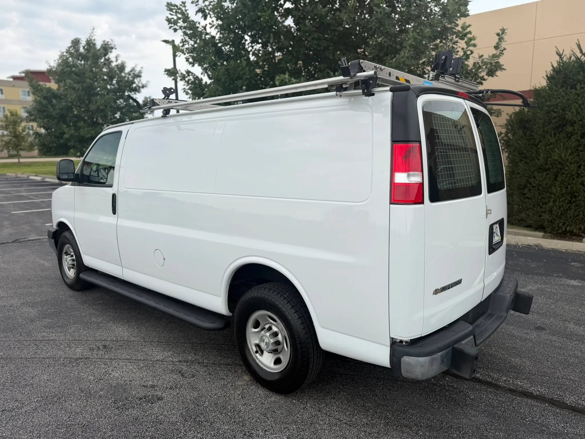 Used 2020 GMC Savana 2500 w/ Driver Convenience Package RWD image 3