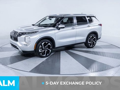 Used 2024 Mitsubishi Outlander SE image 3