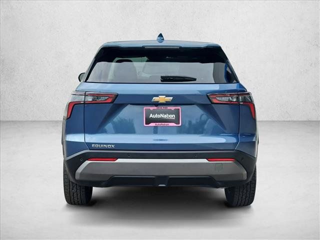 Used 2026 Chevrolet Equinox LT FWD image 7